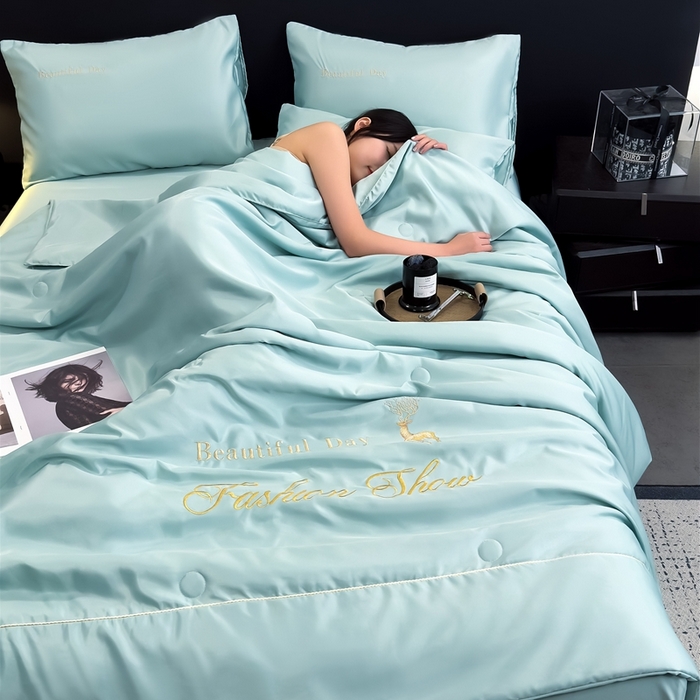 91家纺网 家纺一手货源 找家纺 卡罗兰 2025新款水洗天丝夏凉被空调被水洗真丝夏被四件套-森旅迷鹿 森旅迷鹿-青石绿