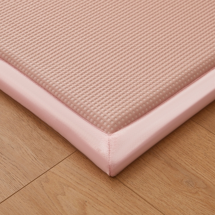 91家纺网 家纺一手货源 找家纺 2025新款包边工艺凉感冰藤地铺睡垫系列凉席地垫 华夫格粉