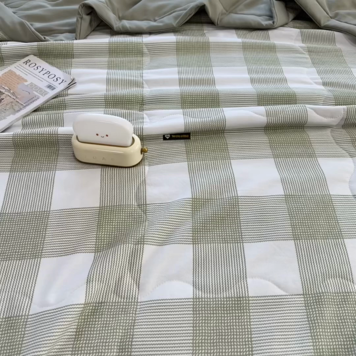 91家纺网 家纺一手货源 找家纺 慕木 2025春夏新款双层纱针织棉夏被夏凉被空调被 莫奈绿格