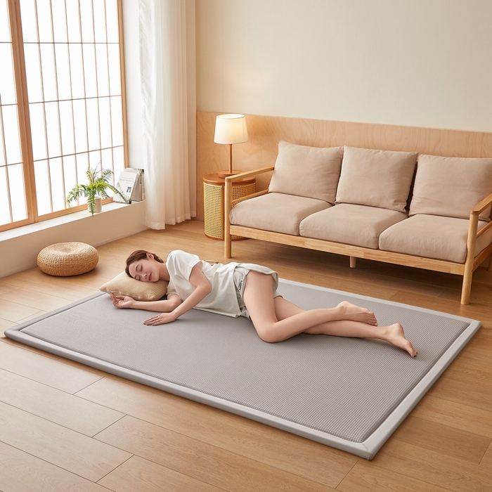 91家纺网 家纺一手货源 找家纺 2025新款包边工艺凉感冰藤地铺睡垫系列凉席地垫 华夫格灰