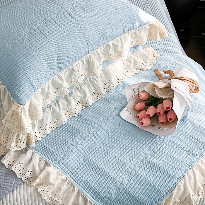 91家纺网 家纺一手货源 找家纺 沐纯家居 2025新款棉小乐花边床盖三件套 冰蓝