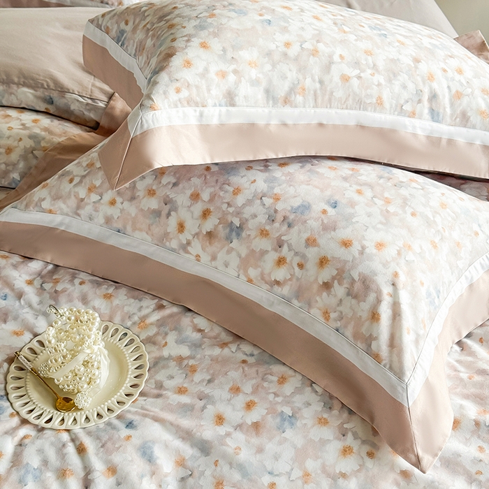 91家纺网 家纺一手货源 找家纺 巧玲珑 2025新款60支A类进口数码印花美式双拼四季款长绒棉四件套 琉璃幻境