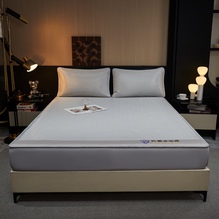 91家纺网 家纺一手货源 找家纺 小萌虎 2025新款碳光抗菌冰丝凉席床笠 饼干花-灰