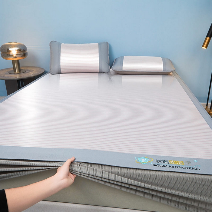 91家纺网 家纺一手货源 找家纺 阿亮家居 2025新款凉席抗菌刺绣可水洗碳光冰丝席包边无纺布冰丝席 素夏 树莓粉-床笠款