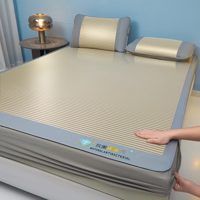 91家纺网 家纺一手货源 找家纺 2025新款凉席抗菌三明治可水洗碳光冰丝席宽边刺绣冰丝席 素夏 星光银-床笠款