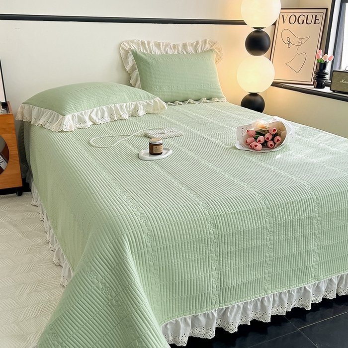 91家纺网 家纺一手货源 找家纺 沐纯家居 2025新款棉小乐花边床盖三件套 豆绿