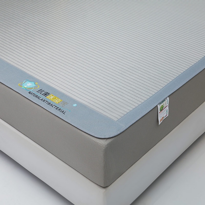 91家纺网 家纺一手货源 找家纺 2025新款凉席抗菌三明治可水洗碳光冰丝席宽边刺绣冰丝席 素夏 绅士灰-床笠款