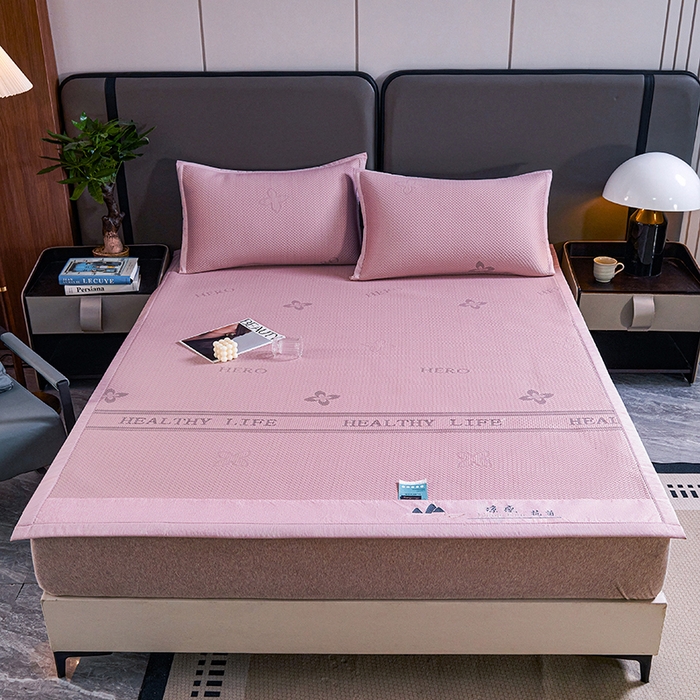 91家纺网 家纺一手货源 找家纺 梵克保罗 2025新款7A抗菌母婴级纯乙纶PE刺绣凉感丝豆豆席 四叶花-粉