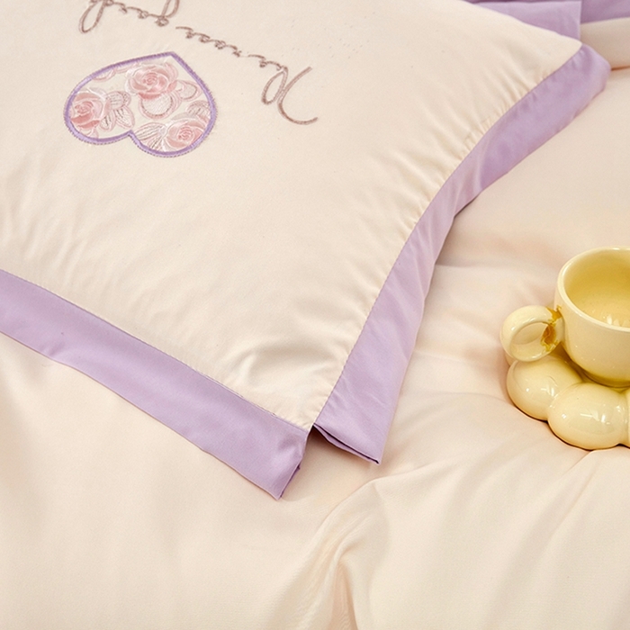 91家纺网 家纺一手货源 找家纺 （总）卡迪亚家纺 2025新款加厚柔肤棉贴布绣宽边双拼刺绣四件套-满心花园