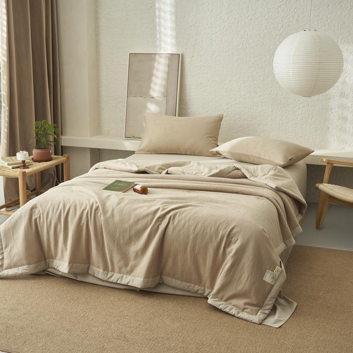 91家纺网 家纺一手货源 找家纺 寐绸家纺 2025新款纯棉水洗棉三层提花大豆纤维夏被四件套 肌理纹夏被-驼色