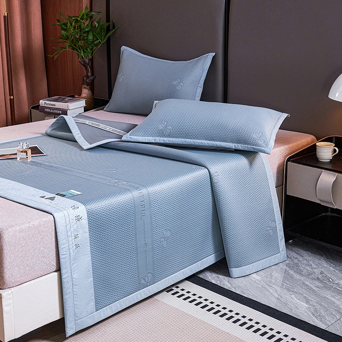 91家纺网 家纺一手货源 找家纺 梵克保罗 2025新款7A抗菌母婴级纯乙纶PE刺绣凉感丝豆豆席 蝴蝶结-蓝