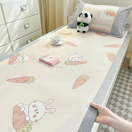 2025新款印花冰藤凉席-学生款 萝卜兔