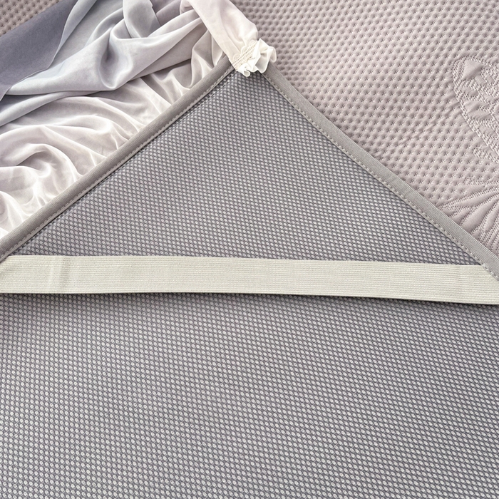 91家纺网 家纺一手货源 找家纺 安哆啦家纺 2025新款凉感冰豆豆花边凉席三件套系列 豆豆床裙-绅士灰