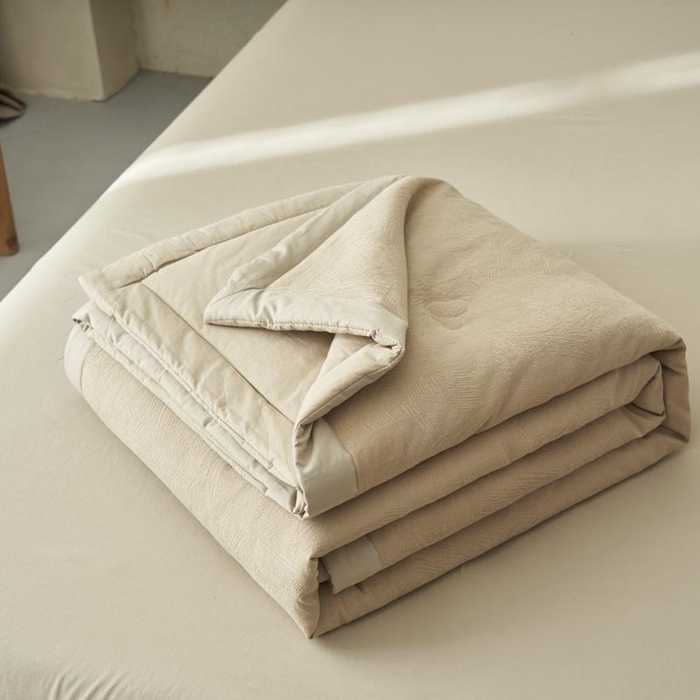 91家纺网 家纺一手货源 找家纺 寐绸家纺 2025新款纯棉水洗棉三层提花大豆纤维夏被四件套 肌理纹夏被-驼色