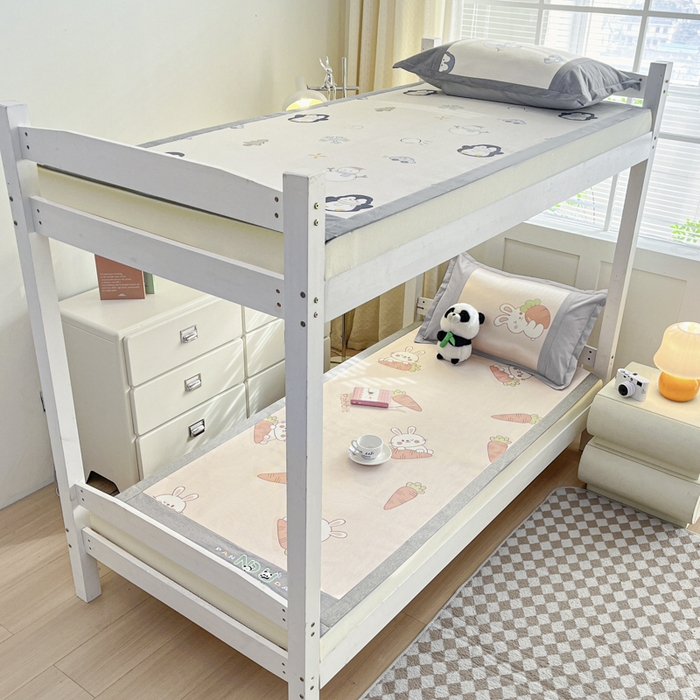 91家纺网 家纺一手货源 找家纺 2025新款印花冰藤凉席-学生款 萝卜兔