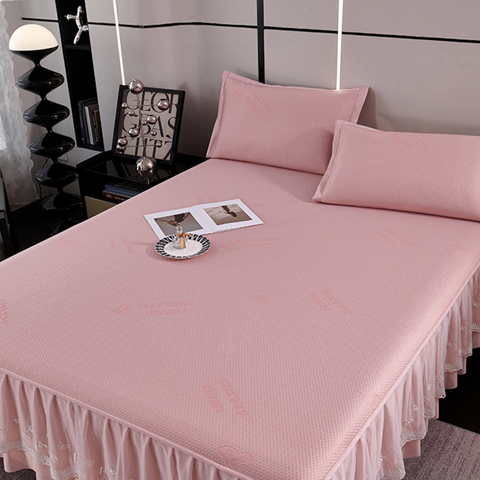 91家纺网 家纺一手货源 找家纺 梵克保罗 2025新款7A抗菌母婴级纯乙纶PE刺绣凉感丝豆豆席 床裙款 床裙款 字母爱心-粉