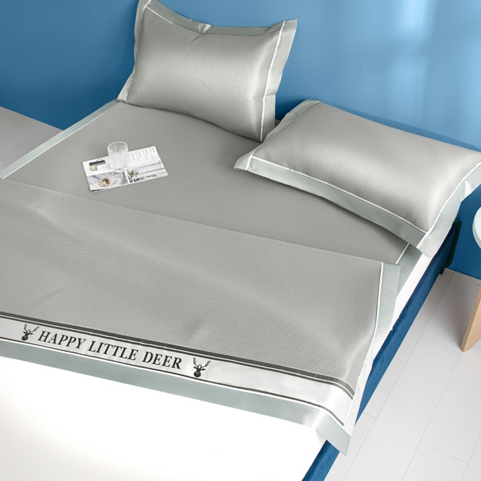 91家纺网 家纺一手货源 找家纺 阿亮家居 2025新款A类母婴级1800D碳光小鹿冰丝席凉席 冰川灰