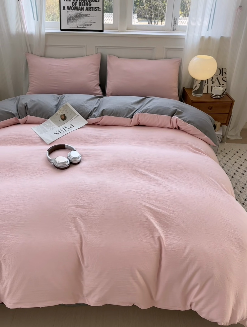 91家纺网 家纺一手货源 找家纺 冕悠家纺 2025新款A类105克超柔褶皱水洗棉拼色四件套-单被套 樱花粉+岩灰