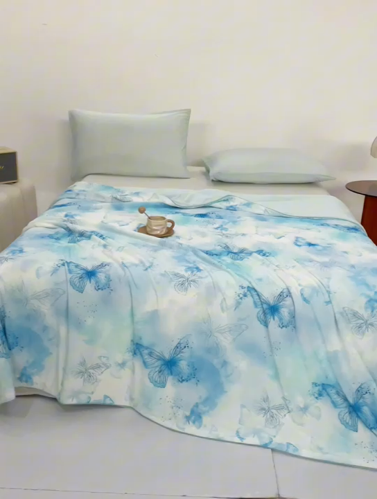 91家纺网 家纺一手货源 找家纺 缔锦家纺 2025新款凉感丝印花夏被 蝶恋-海盐兰