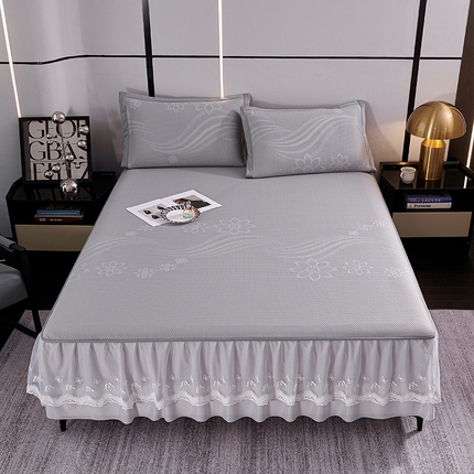 91家纺网 家纺一手货源 找家纺 （总）梵克保罗 2025新款7A抗菌母婴级纯乙纶PE刺绣凉感丝豆豆席 床裙款