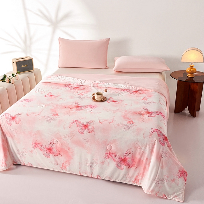 91家纺网 家纺一手货源 找家纺 缔锦家纺 2025新款凉感丝印花夏被 蝶恋-优雅粉