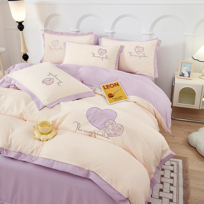 91家纺网 家纺一手货源 找家纺 （总）卡迪亚家纺 2025新款加厚柔肤棉贴布绣宽边双拼刺绣四件套-满心花园