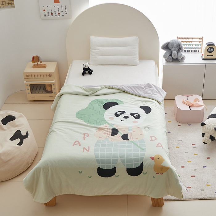 91家纺网 家纺一手货源 找家纺 荷马之梦 2025新款大版针织棉凉感丝AB版大豆儿童夏被 荷叶熊猫