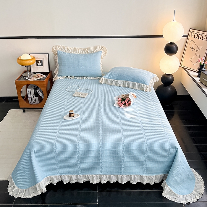 91家纺网 家纺一手货源 找家纺 沐纯家居 2025新款棉小乐花边床盖三件套 冰蓝