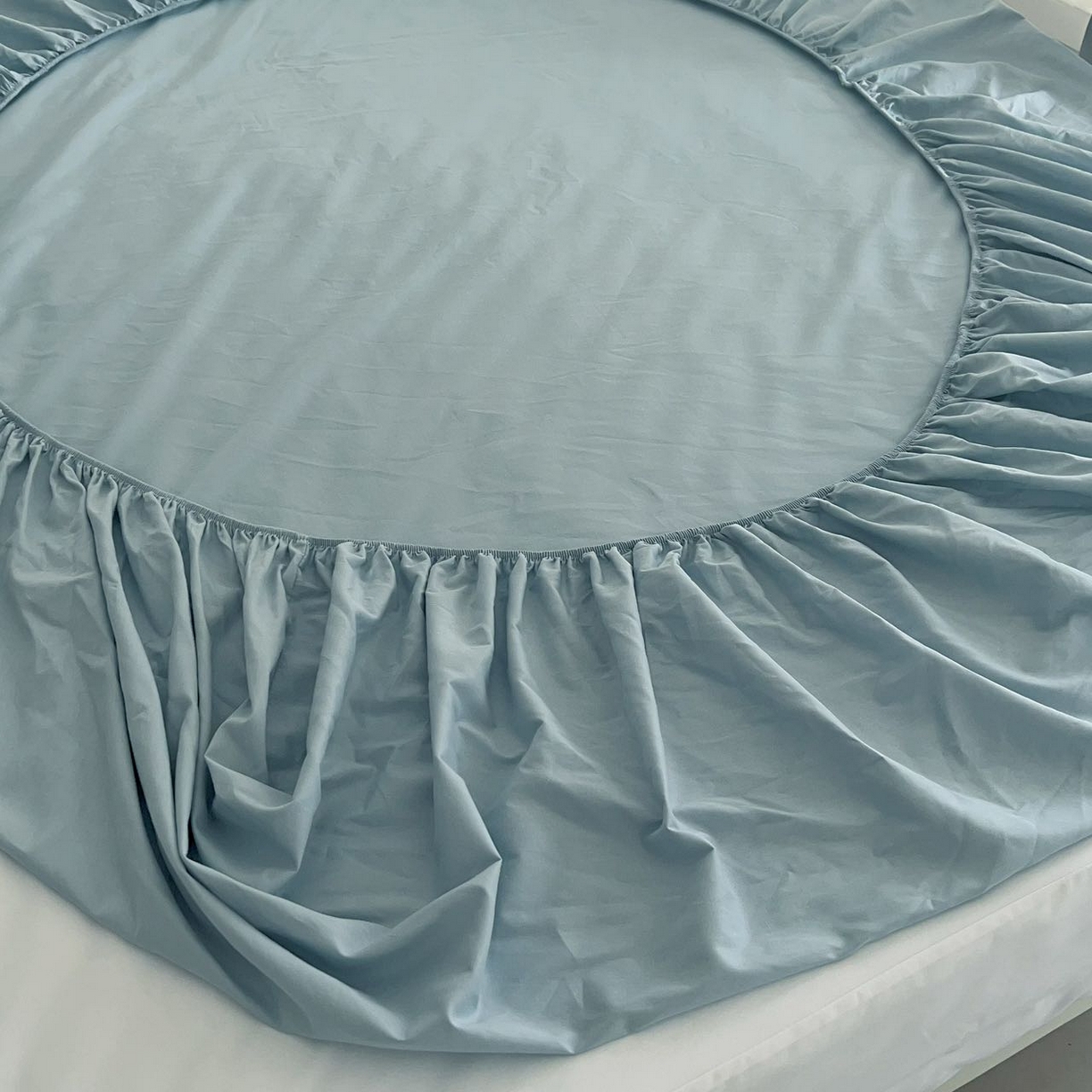 91家纺网 家纺一手货源 找家纺 兜米家居 2025新款纯色全棉床笠 静湖蓝