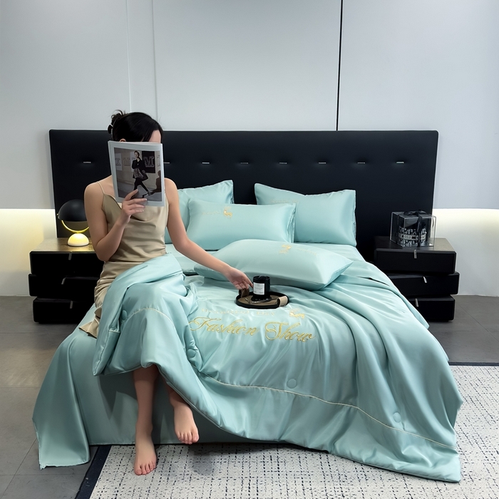 91家纺网 家纺一手货源 找家纺 卡罗兰 2025新款水洗天丝夏凉被空调被水洗真丝夏被四件套-森旅迷鹿 森旅迷鹿-青石绿
