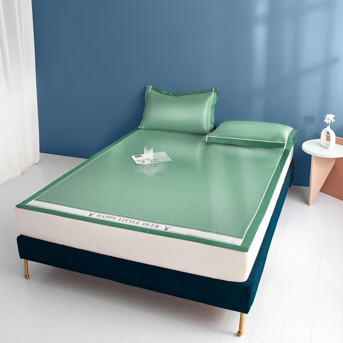 91家纺网 家纺一手货源 找家纺 阿亮家居 2025新款A类母婴级1800D碳光小鹿冰丝席凉席 繁星绿