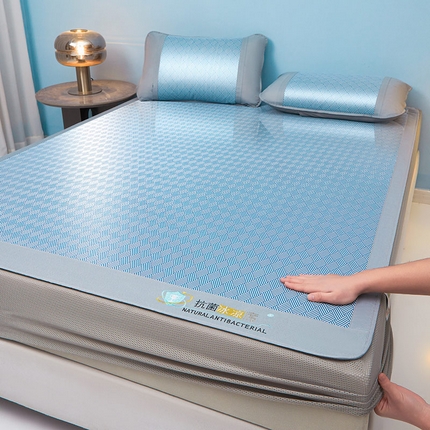 91家纺网 家纺一手货源 找家纺 （总）2025新款凉席抗菌三明治可水洗碳光冰丝席宽边刺绣冰丝席