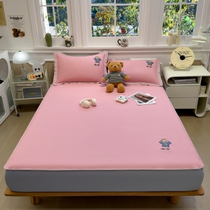 孩子王家纺 2025新款冰豆豆华夫格绣花床单床笠-练练熊系列 粉玉床笠