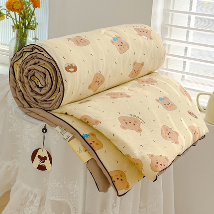 91家纺网 家纺一手货源 找家纺 星巴k家纺 2025新款A类水洗双层纱大豆纤维夏被夏凉被空调被 可乐熊