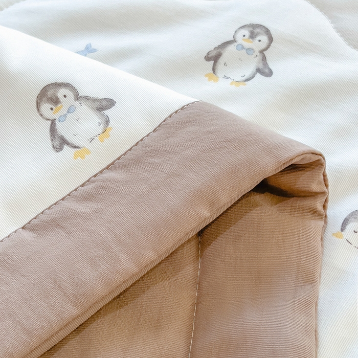 91家纺网 家纺一手货源 找家纺 慕木 2025春夏新款双层纱针织棉夏被夏凉被空调被 快乐企鹅