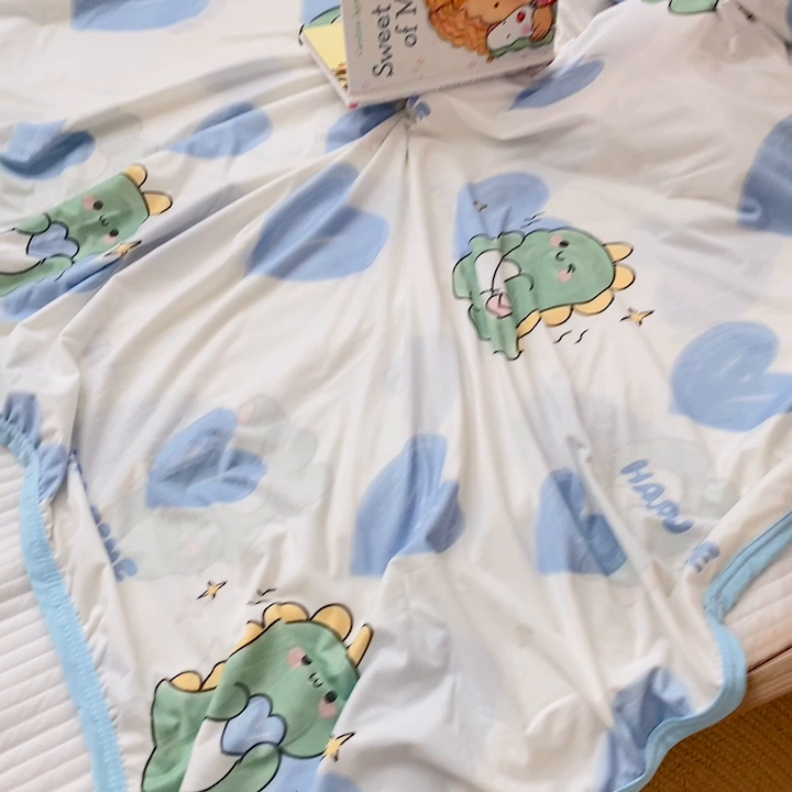 91家纺网 家纺一手货源 找家纺 嗨生活 2025新款婴儿裸睡级凉感针织毯幼儿园夏被儿童夏被毯子 爱心恐龙