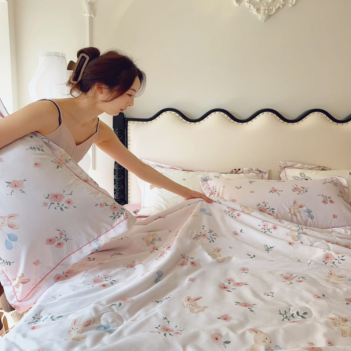 91家纺网 家纺一手货源 找家纺 兜米家居 2025新款水洗天丝夏被四件套 桃花兔兔