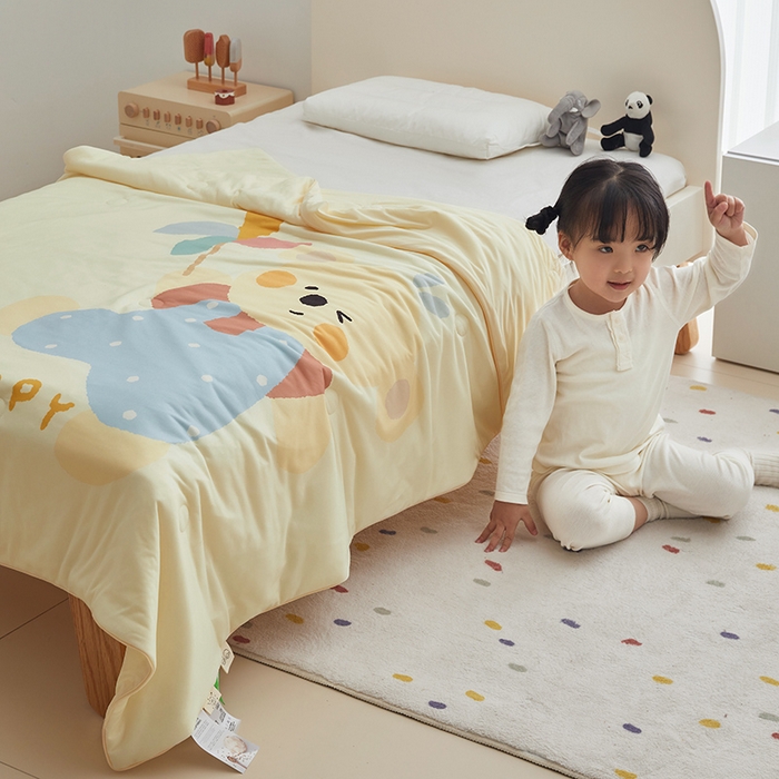 91家纺网 家纺一手货源 找家纺 荷马之梦 2025新款大版针织棉凉感丝AB版大豆儿童夏被 风车小熊