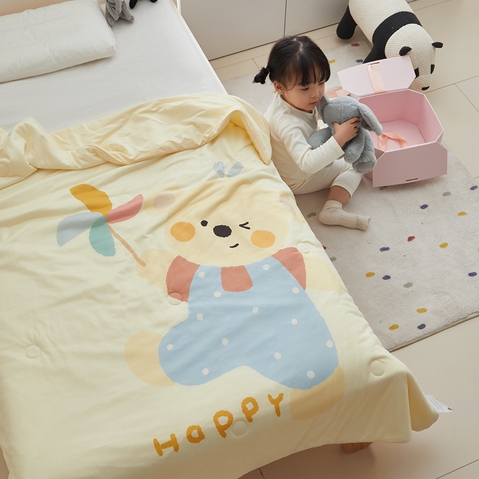 91家纺网 家纺一手货源 找家纺 荷马之梦 2025新款大版针织棉凉感丝AB版大豆儿童夏被 风车小熊