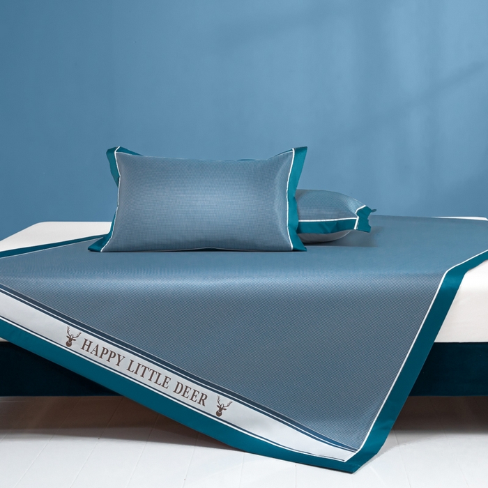 91家纺网 家纺一手货源 找家纺 阿亮家居 2025新款A类母婴级1800D碳光小鹿冰丝席凉席 宾利蓝