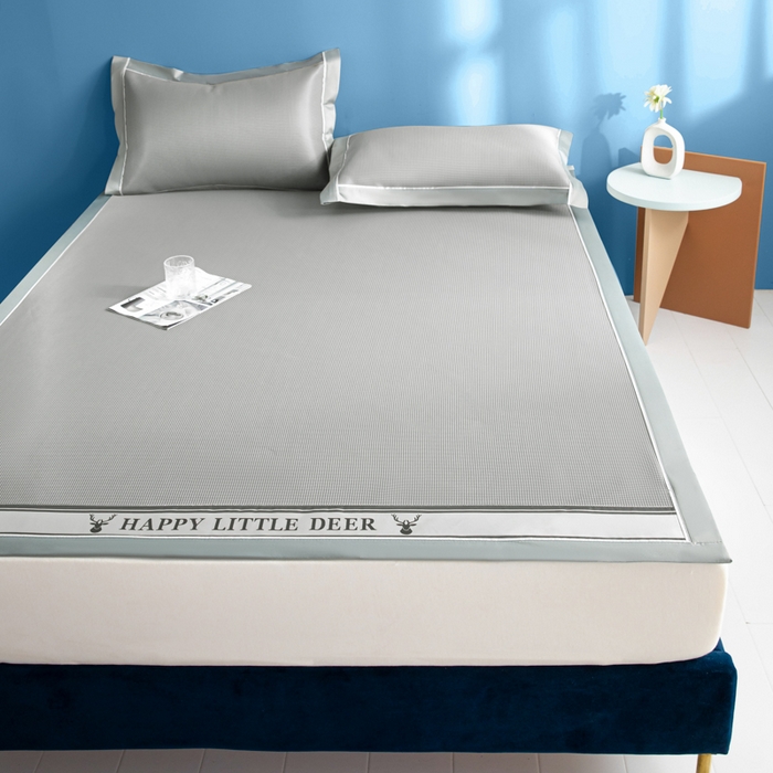 91家纺网 家纺一手货源 找家纺 阿亮家居 2025新款A类母婴级1800D碳光小鹿冰丝席凉席 冰川灰