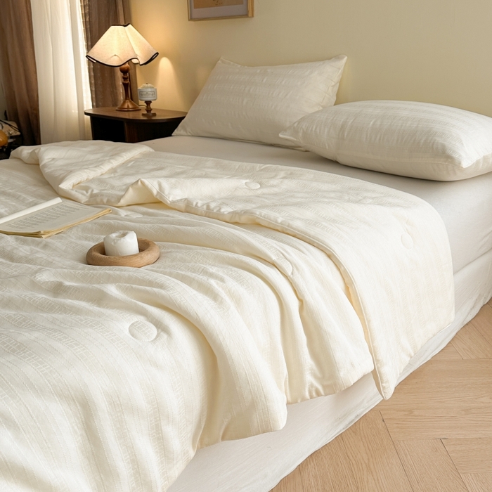 91家纺网 家纺一手货源 找家纺 欧邦 2025新款A类提花昆仑棉双层纱夏被空调被 米白