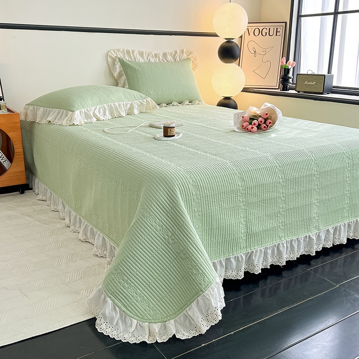 91家纺网 家纺一手货源 找家纺 沐纯家居 2025新款棉小乐花边床盖三件套 豆绿