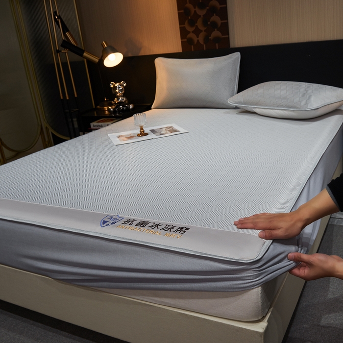 91家纺网 家纺一手货源 找家纺 小萌虎 2025新款碳光抗菌冰丝凉席床笠 饼干花-灰