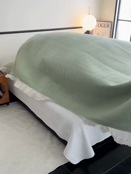 91家纺网 家纺一手货源 找家纺 沐纯家居 2025新款棉小乐花边床盖三件套 豆绿