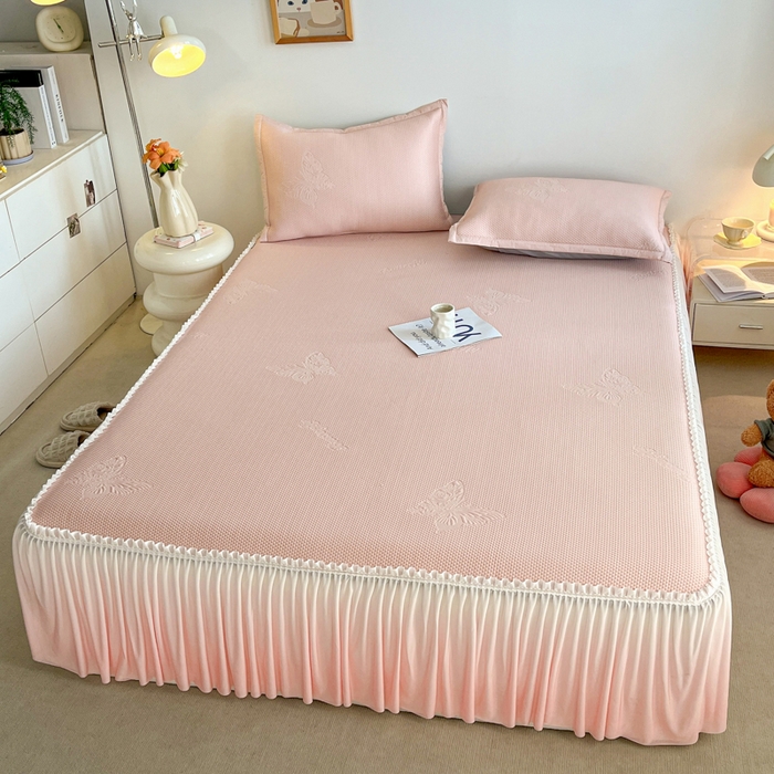 91家纺网 家纺一手货源 找家纺 安哆啦家纺 2025新款凉感冰豆豆花边凉席三件套系列 豆豆床裙-仙女粉