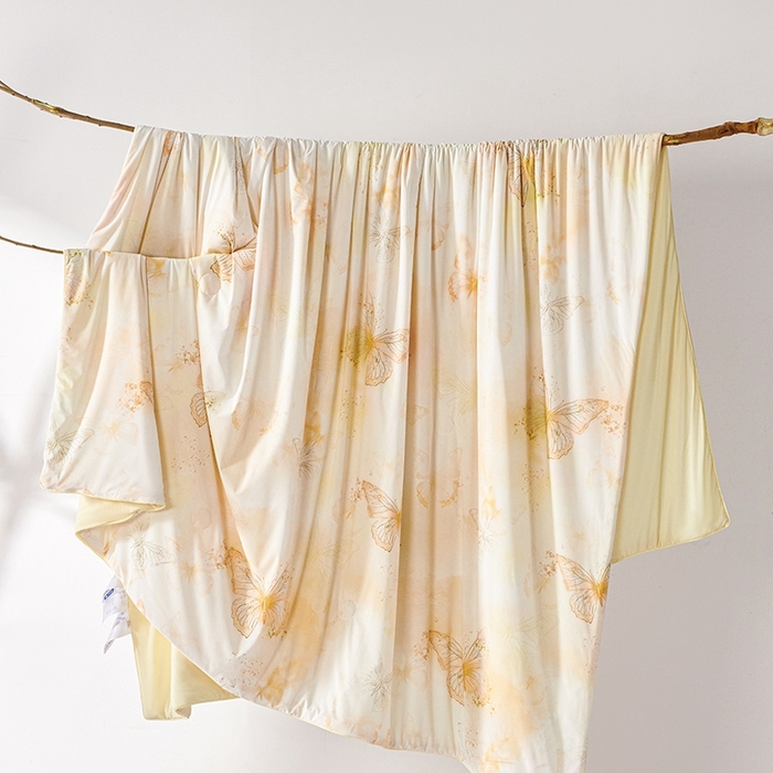 91家纺网 家纺一手货源 找家纺 缔锦家纺 2025新款凉感丝印花夏被 蝶恋-清新黄
