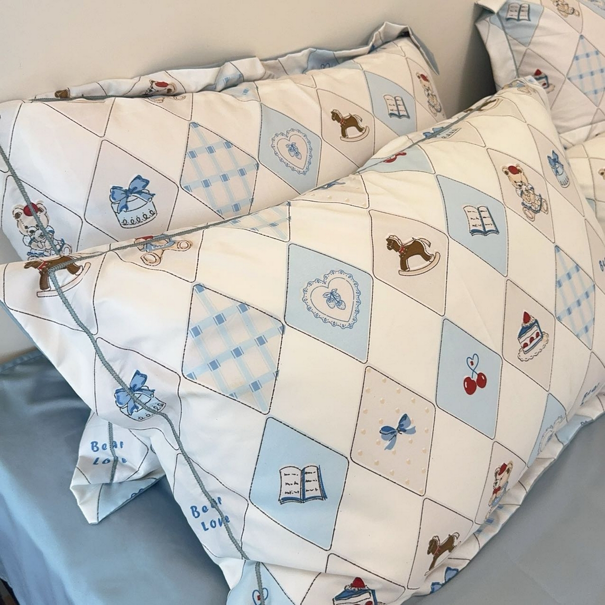 91家纺网 家纺一手货源 找家纺 兜米家居 2025新款水洗天丝夏被四件套 菱格小熊