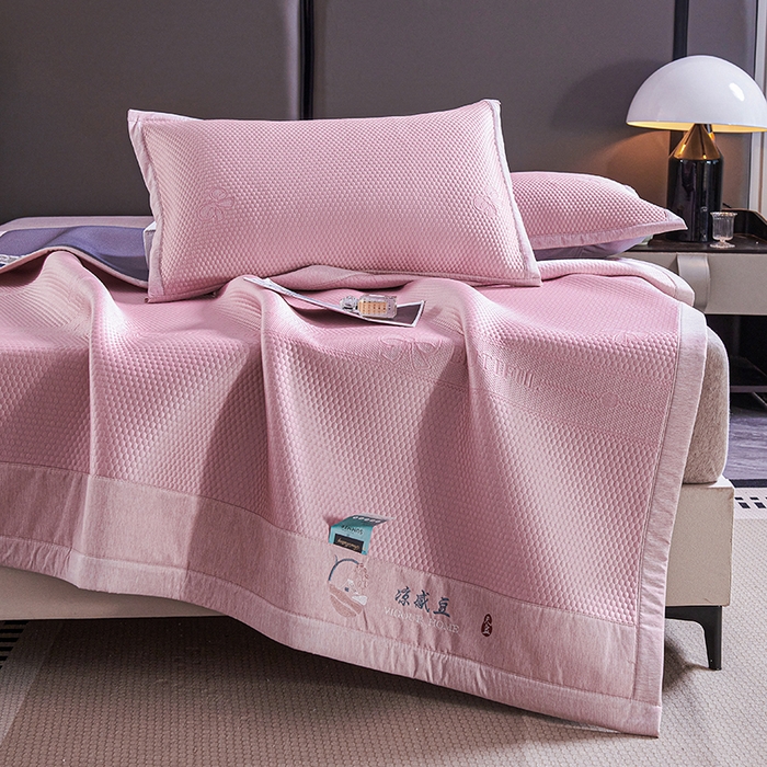 91家纺网 家纺一手货源 找家纺 梵克保罗 2025新款7A抗菌母婴级纯乙纶PE刺绣凉感丝豆豆席 蝴蝶结-粉