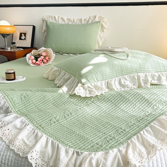 91家纺网 家纺一手货源 找家纺 沐纯家居 2025新款棉小乐花边床盖三件套 豆绿